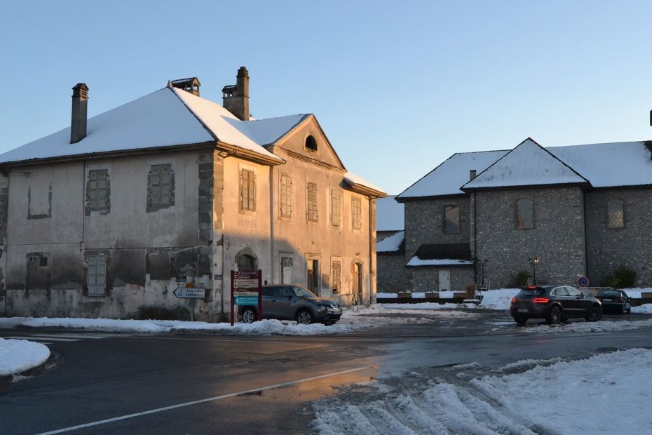 maison communale de style néo-classicisme sarde