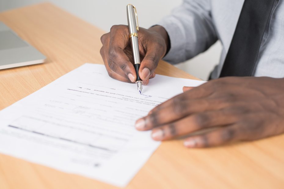 Substitution d’un membre du groupement au cours de l’exécution d’un marché public : modification substantielle ou non du contrat ?