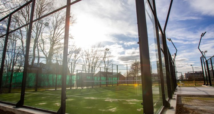 Padel et nuisances sonores : pas de limite ?